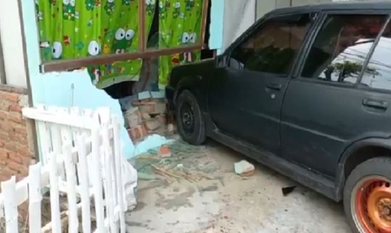 Cemburu, Pria di Mojokerto Tabrak Calon Suami Mantan Istri hingga Luka Parah 