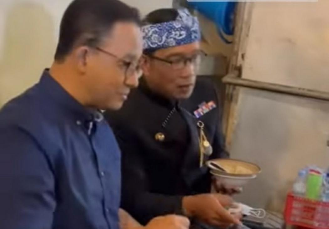 Bertemu di Asia Afrika Bandung, Ridwan Kamil Ajari Anies Cara Unik Makan Bubur Ayam