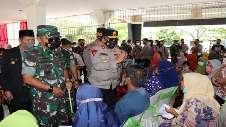 Kapolda Sumut dan Pangdam I/BB Tinjau Vaksinasi Covid-19 Dosis 2 dan 3 di Labusel