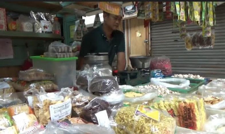  Pedagang Kesulitan Dapat Pasokan Minyak Goreng, Warga Terpaksa Beli Makanan Matang 