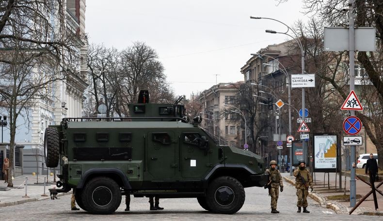 Ukraina Tembak Jatuh Pesawat Militer Rusia di Langit Kiev, Timpa Gedung Apartemen 9 Lantai