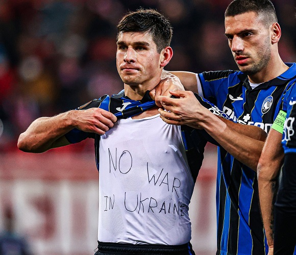 Pemain Ukraina Ini Selebrasi Berkelas saat Atalanta Libas Olympiakos: Jangan Ada Perang!