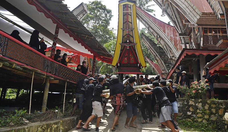 Melihat Tradisi Goyang Peti Jenazah di Toraja untuk Hibur Keluarga yang Ditinggalkan