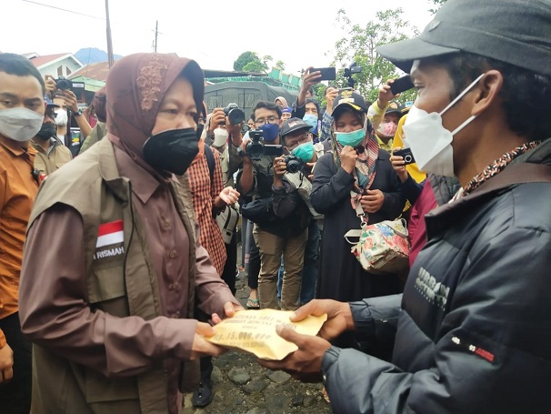 Kunjungi Pasaman Barat, Mensos Salurkan Bantuan Korban Gempa
