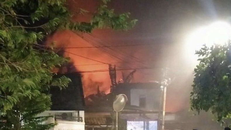 Rumah di Jakarta Utara Terbakar, 10 Unit Mobil Damkar Dikerahkan