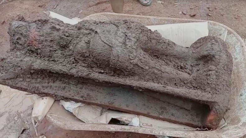 Arca Agastya Ditemukan Utuh, Posisi Tengkurap Menempel di Dinding Candi