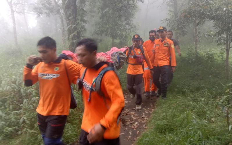 Alami Hipotermia, Pendaki Ini Tewas saat Terjebak Hujan Deras di Gunung Lawu