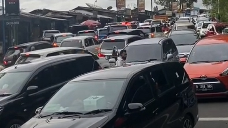 80.000 Kendaraan Masuk ke Arah Puncak Selama Libur Panjang