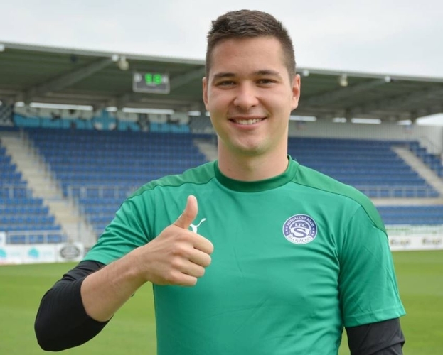 Vietnam Akan Naturalisasi Pemain Eropa, Tingginya Hampir 2 Meter!