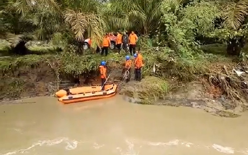 Mobil Terseret Banjir di Deliserdang, 4 Penumpang Hilang
