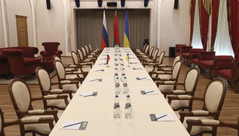 Ukraina dan Rusia Mulai Negosiasi Gencatan Senjata saat Pertempuran Sengit Masih Terjadi