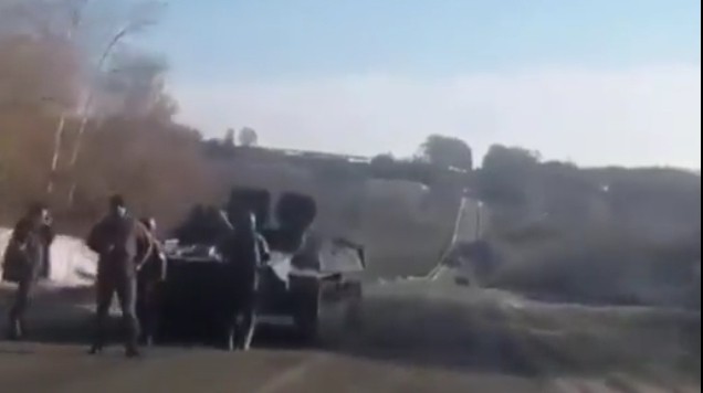 Viral Tank Rusia Mogok Kehabisan Bahan Bakar, Warga Ukraina: Perlukah Saya Derek hingga Rusia