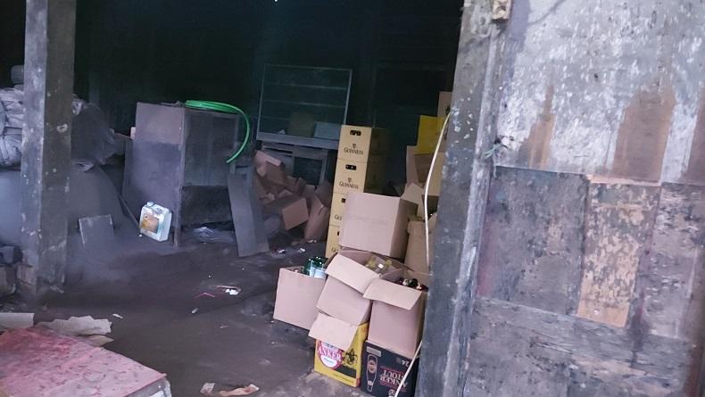 Gudang Kumuh Penyuplai Miras di Tangsel Digerebek, 7.200 Botol Disita