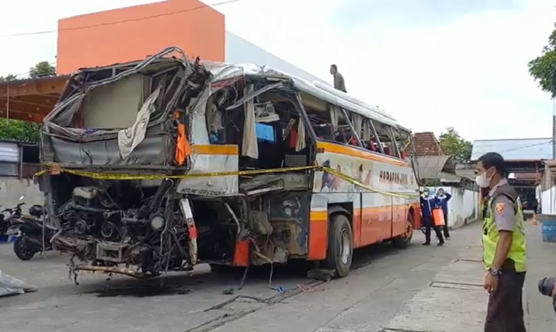 Sopir Bus Harapan Jaya yang Tertabrak KA Rapih Doho di Tulungagung Ditetapkan Tersangka
