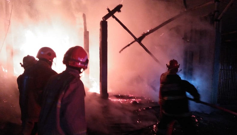 Pabrik Pembuatan Gazebo di Puncak Bogor Terbakar, Diduga akibat Korsleting Listrik