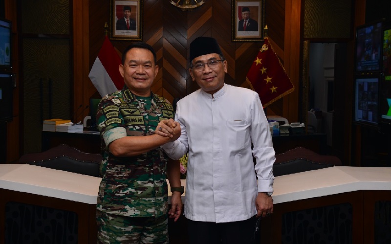 Ketua Umum PBNU Gus Yahya Kunjungi KSAD Dudung, Ini yang Dibahas