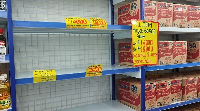 Ibu-Ibu Bingung, Sudah Sebulan Minyak Goreng Rp14.000 Masih Saja Langka di Ritel Modern 
