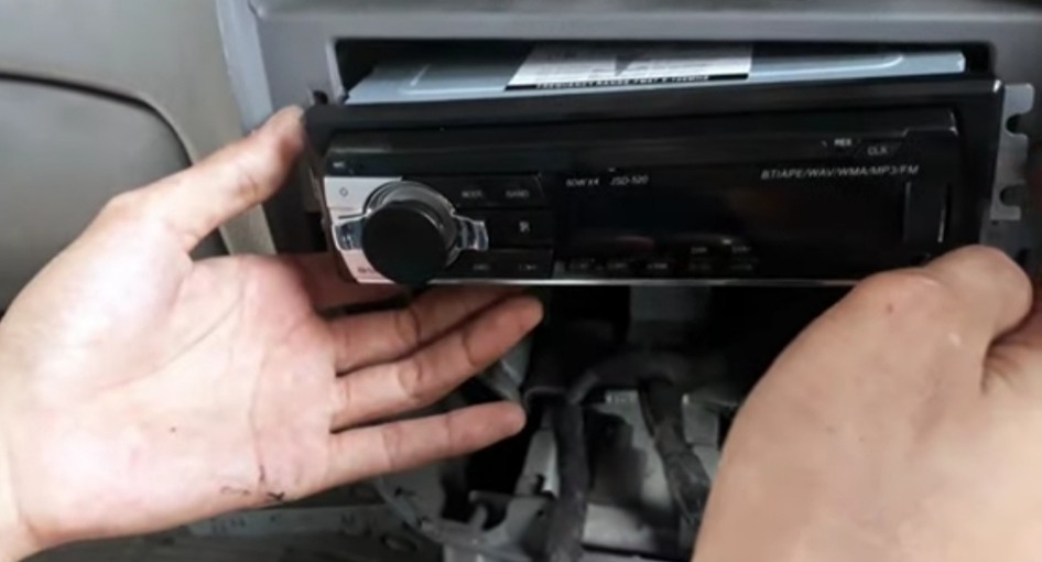 Cara Pasang Head Unit Single DIN Tape di Mobil, Perhatikan Kelistrikan