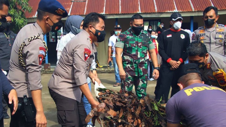 Kapolda Sulut Pimpin Kerja Bakti di Eks Gedung UDK, Kantor Sementara Polres Kotamobagu