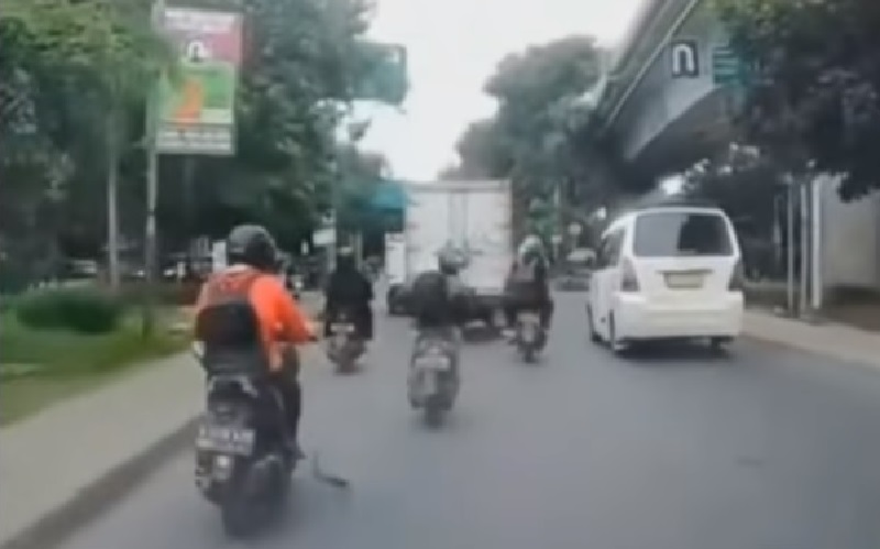 Viral Pemotor Terkena Lemparan Batu Besar dari Flyover Kosambi, Polisi Turun Tangan