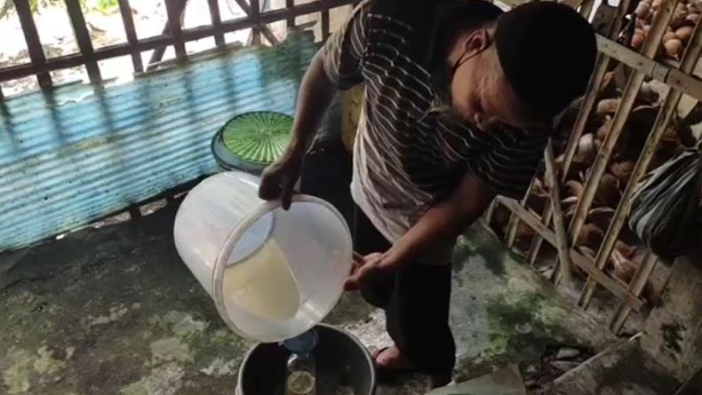 Minyak Goreng Kelapa Produksi Warga Kebumen Ini Laris Manis di Pasaran 