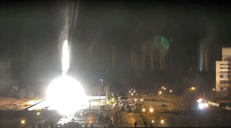 Kebakaran PLTN Ukraina Berhasil Dipadamkan, Presiden Zelensky Sebut Dibom Tank Rusia