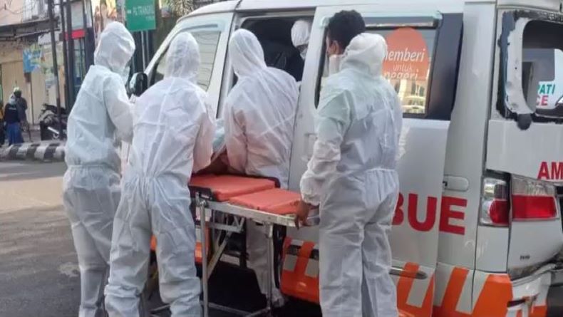 Ambulans Bawa Jenazah Pasien Covid-19 Tabrakan di Pati, 1 Tewas 