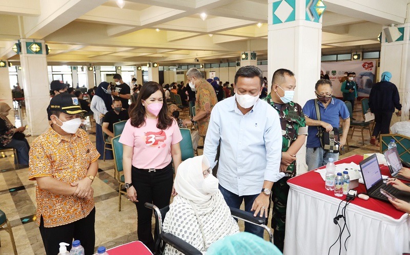 Tinjau Vaksinasi di Masjid Pondok Indah, Wali Kota Jaksel Apresiasi Peran Aktif Masyarakat