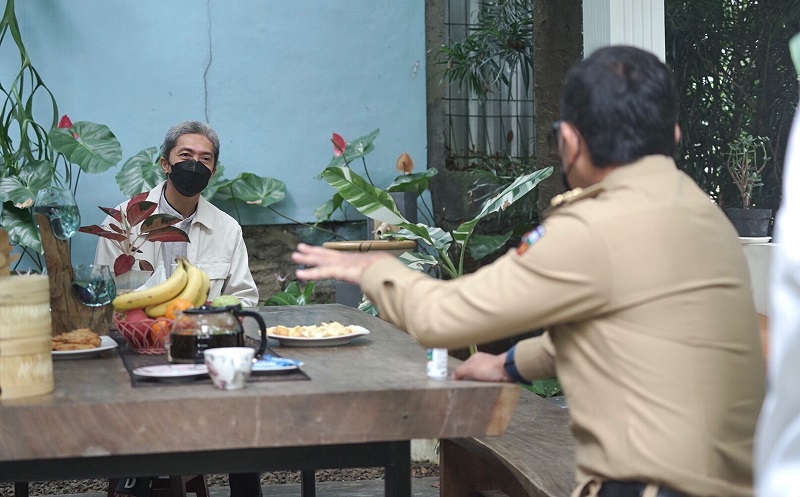 Jenguk Wakil Wali Kota Bogor yang Terpapar Covid-19, Bima Arya Bawa Bubur Ayam
