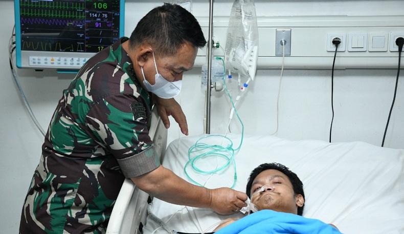 Anak Penderita Kelainan Otot Dijenguk KSAD Dudung, Sang Ibu : Saya seperti Bermimpi