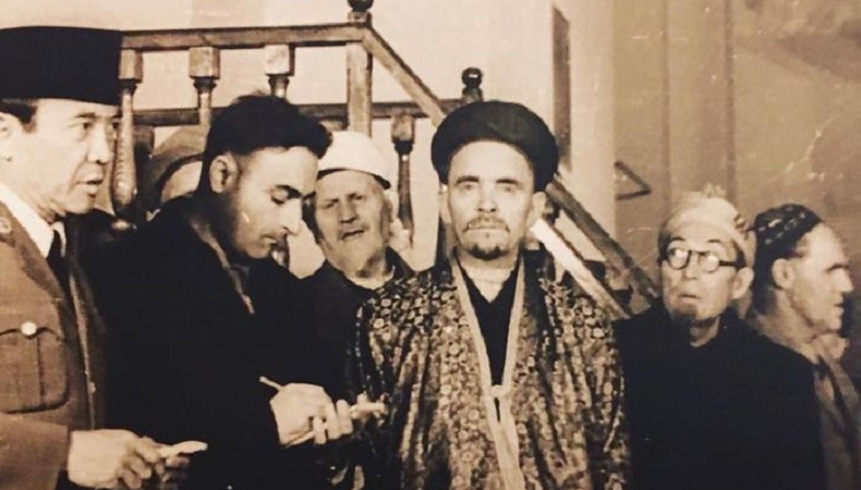 Kisah Keberanian Sukarno Salat di Rusia Bikin Kagum, Namanya Dipakai Satu Keluarga hingga Generasi Ke-4