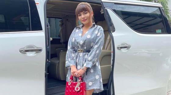 Siap-Siap Umrah ke Tanah Suci, Dinar Candy Rajin Ngaji Tinggalkan Dunia Clubbing