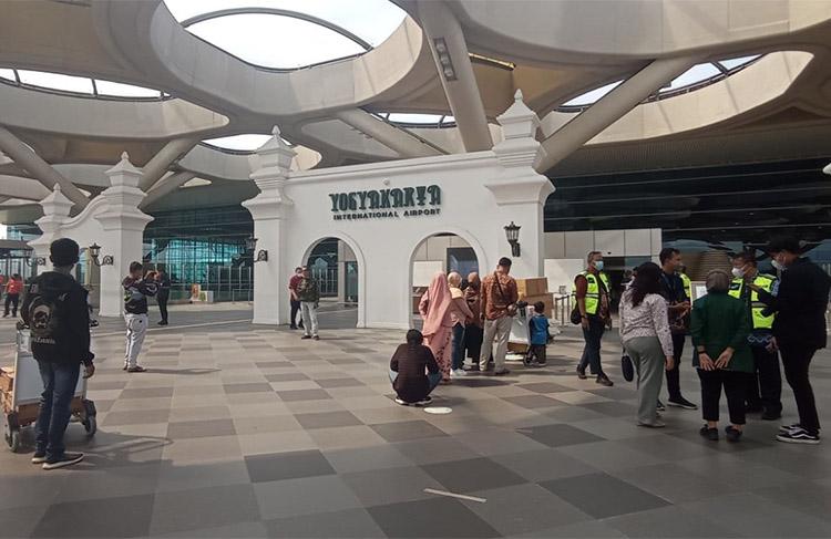 Berlaku Mulai Hari Ini, Naik Pesawat Tak Perlu Tes PCR atau Antigen