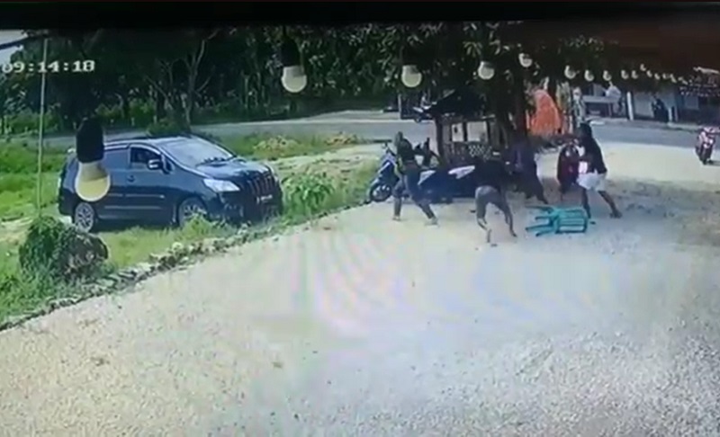 Viral Duel Celurit 3 Lawan 1 di Bangkalan Madura, Ini Motifnya 