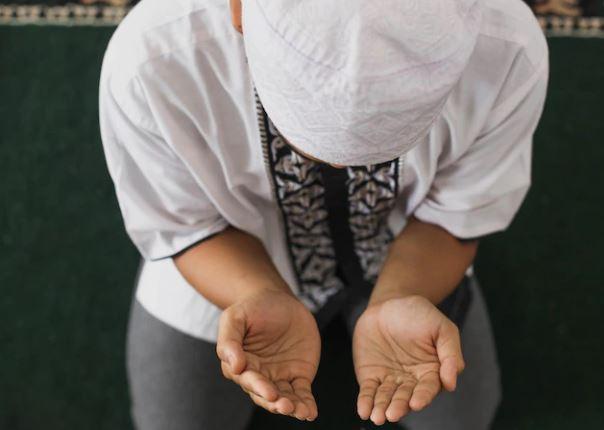 Cara Mengirim Al Fatihah untuk Orang yang Sudah Meninggal Lengkap dengan Doa dan Keutamaan