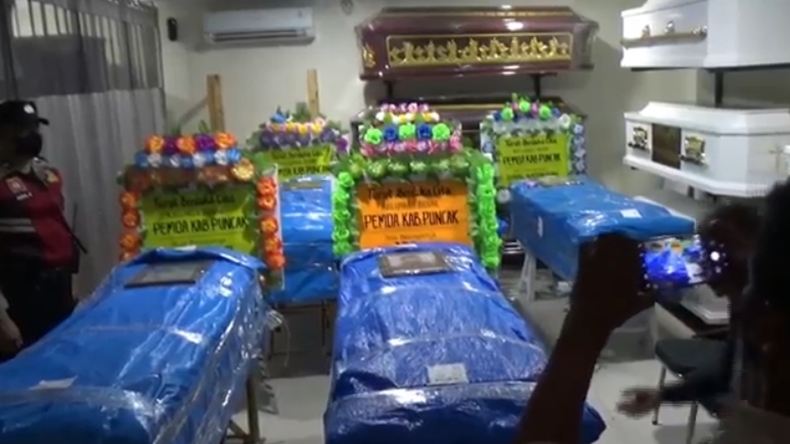 5 Jenazah Pekerja PTT yang Ditembak KKB Tiba di Bandara Soetta