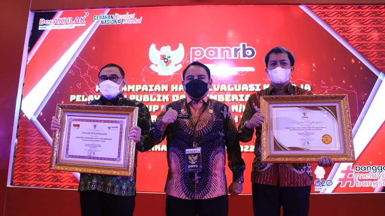 Menkumham Yasonna Laoly Terima Penghargaan dari Kemenpan RB