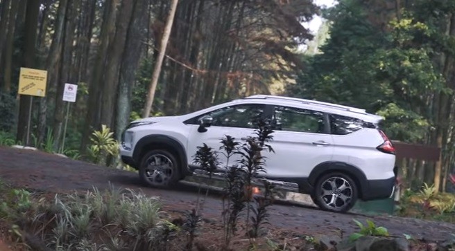 Tips Mengemudi Mobil Matic di Tanjakan dan Turunan, Perhatikan Perpindahan Gigi