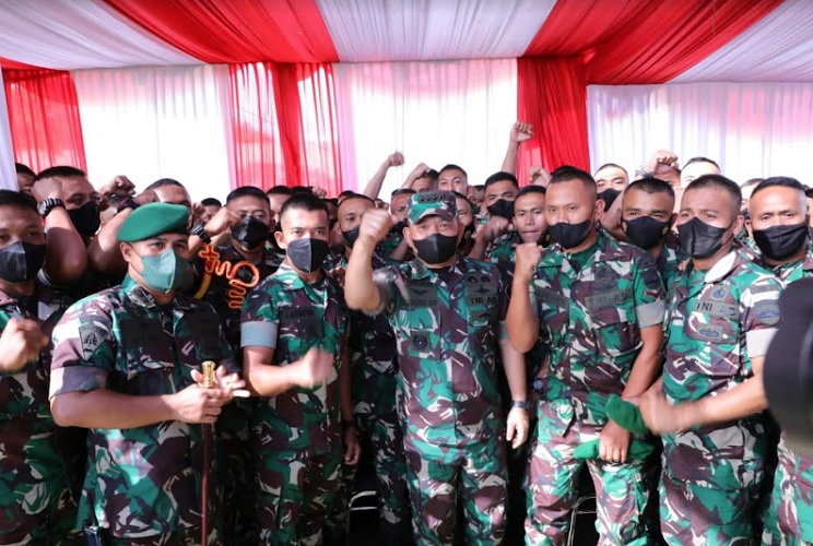 Arahan KSAD Dudung ke Prajurit di Sumbar: TNI AD Harus Hadir di Tengah Kesulitan Rakyat