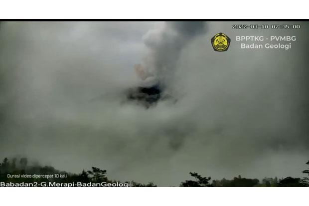  Merapi Kembali Muntahkan Awan Panas Sejauh 2 Km ke Arah Kali Gendol