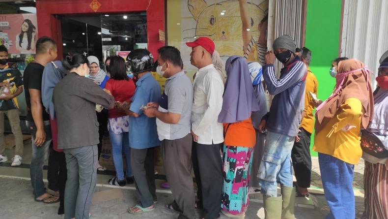 Minimarket di Muntok Diserbu Warga, 2.040 Liter Minyak Goreng Langsung Ludes