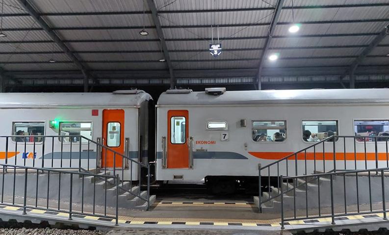 Lokomotif KA Airlangga Mendadak Mati di Stasiun Weleri Kendal, Begini Kronologinya