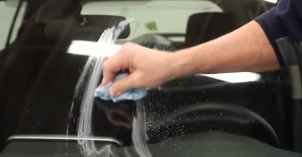 Tips Menghilangkan Goresan pada Kaca Mobil, Tak Perlu Biaya Mahal Begini Caranya