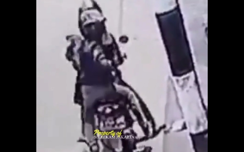 Viral Pelaku Curanmor Todongkan Pistol usai Gagal Gasak Motor Warga di Cilincing