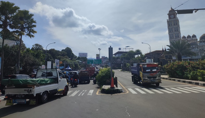 Jalur Puncak Ramai Wisatawan, Polisi Berlakukan Oneway