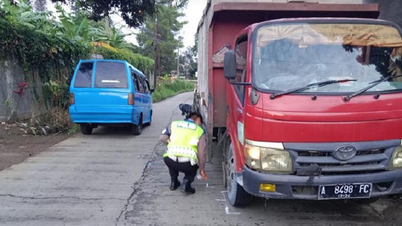 Kecelakaan Maut Tabrak Truk Parkir, Pemotor Tewas Mengenaskan di Kawasan Puncak