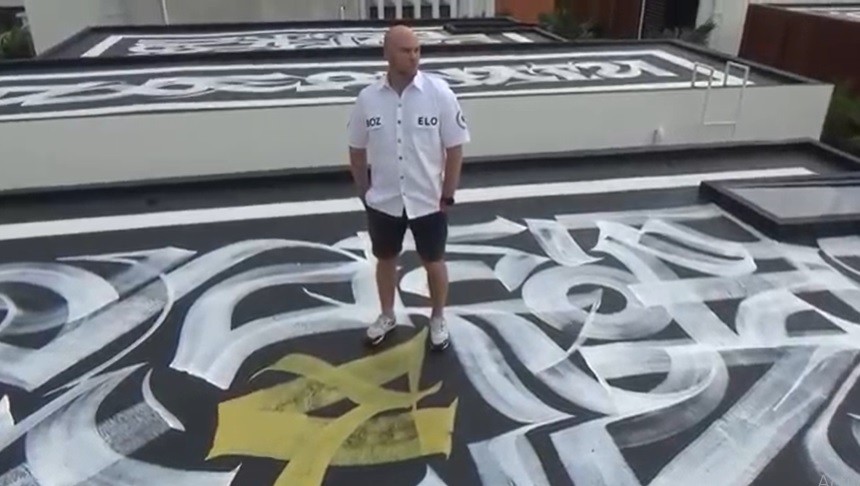 Pesan Perdamaian dari Bali, WNA Rusia dan Ukraina Buat Kaligrafi di Atap Vila