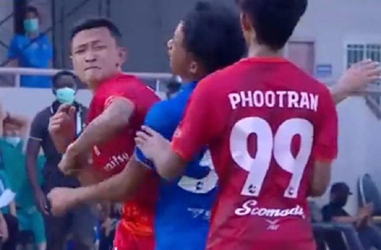 Bangkok FC Langsung Pecat Pemain yang Sikut Lawan di Lapangan, Klub Indonesia Kapan?