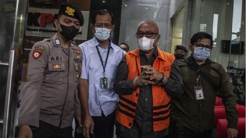 KPK Duga Eks Bupati Buru Selatan Terima Suap dari Banyak Pengusaha