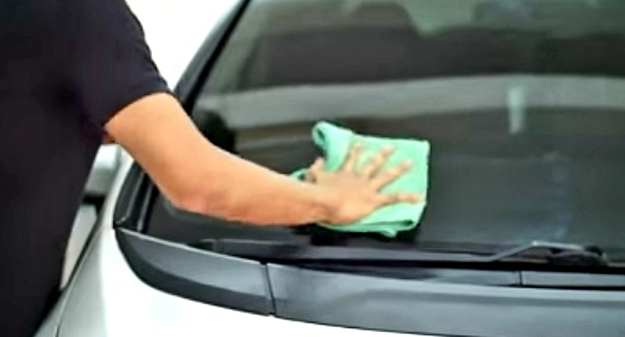 Cara Menghilangkan Jamur Kaca Mobil yang Membandel